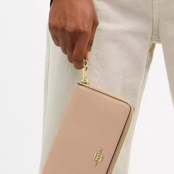 NEW Coach pastel pink leather zip around Wallet wristlet PERFECT!! - Picture 4 of 8